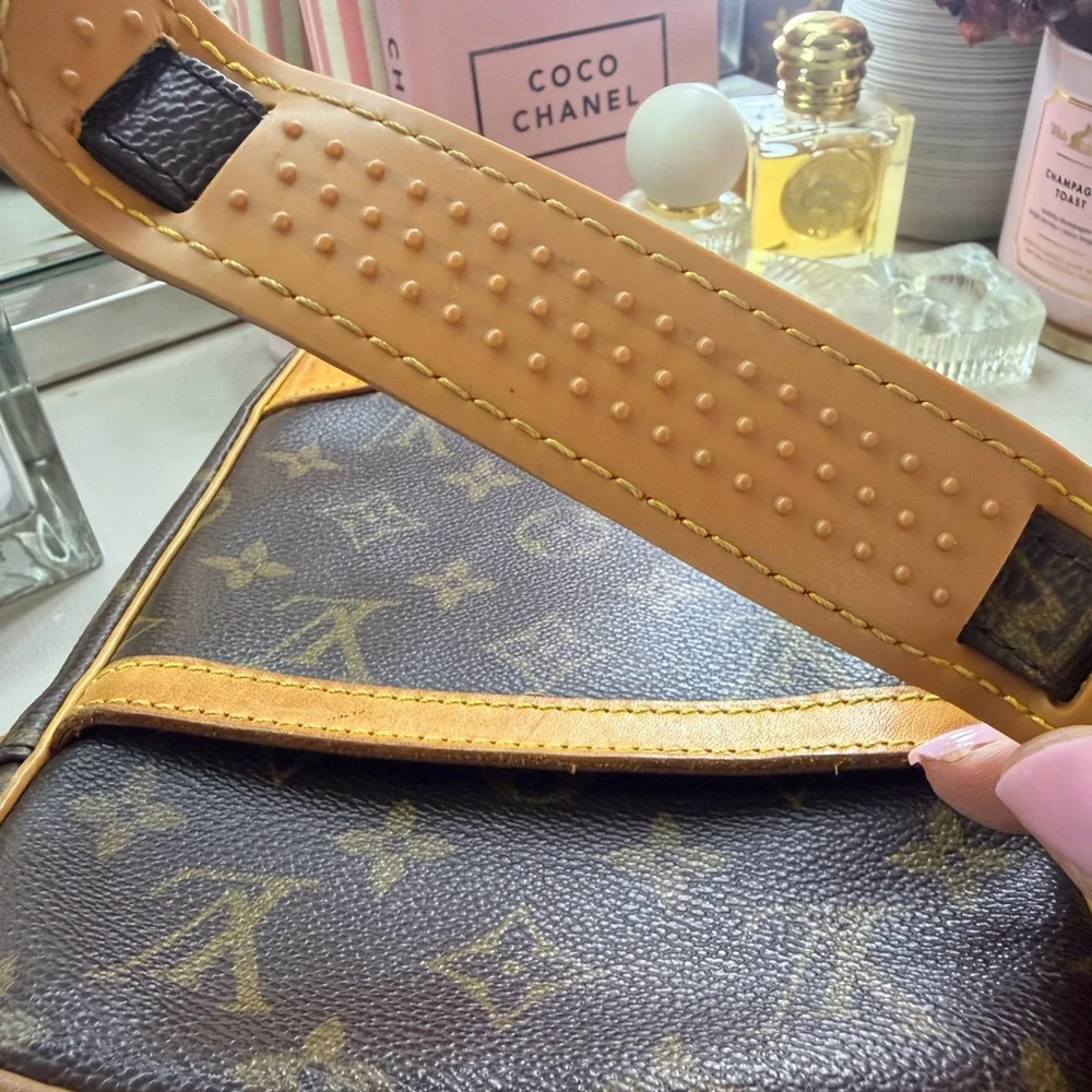 Louis Vuitton Danube crossbody Monogram Messenger Bag - Brown/Tan Leather Trim